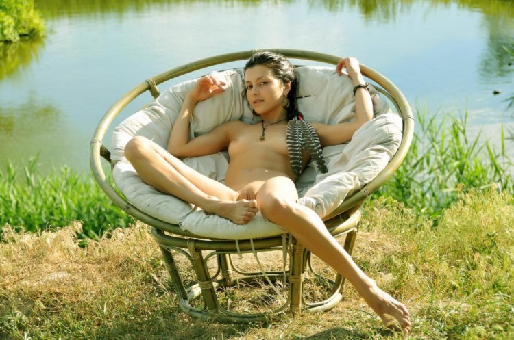 Молоденькая за городом