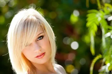 Татуированная блондинка