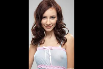 Молодая и хрупкая