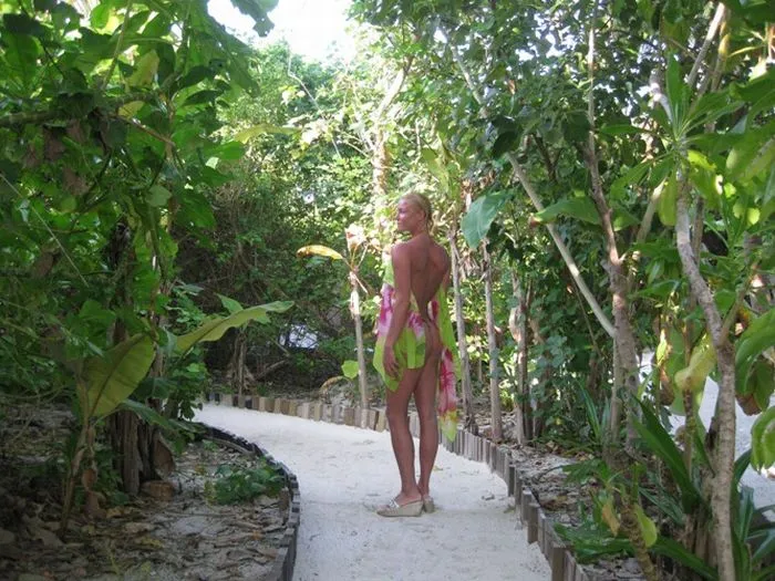 Фотосессия Голая Анастасия Волочкова на Мальдивах