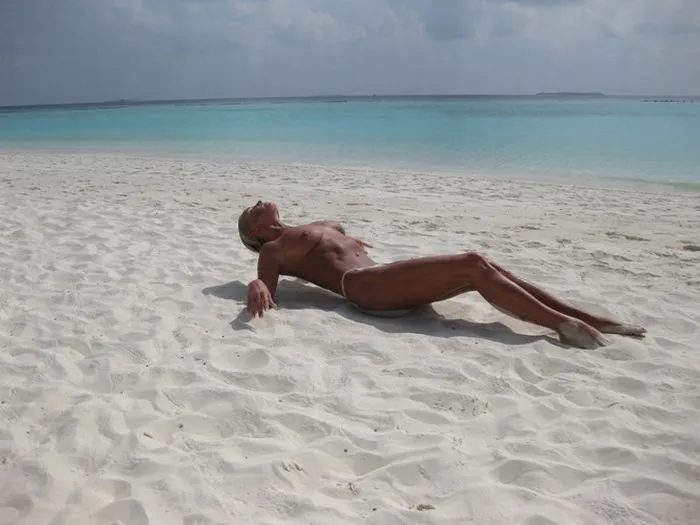 Фотосессия Голая Анастасия Волочкова на Мальдивах