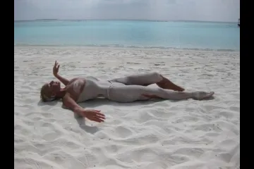 Фотосессия Голая Анастасия Волочкова на Мальдивах