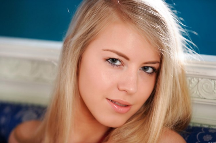 Из одежды только бусы