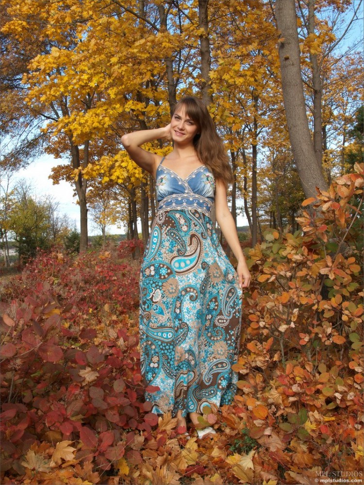 Средь опавших листьев