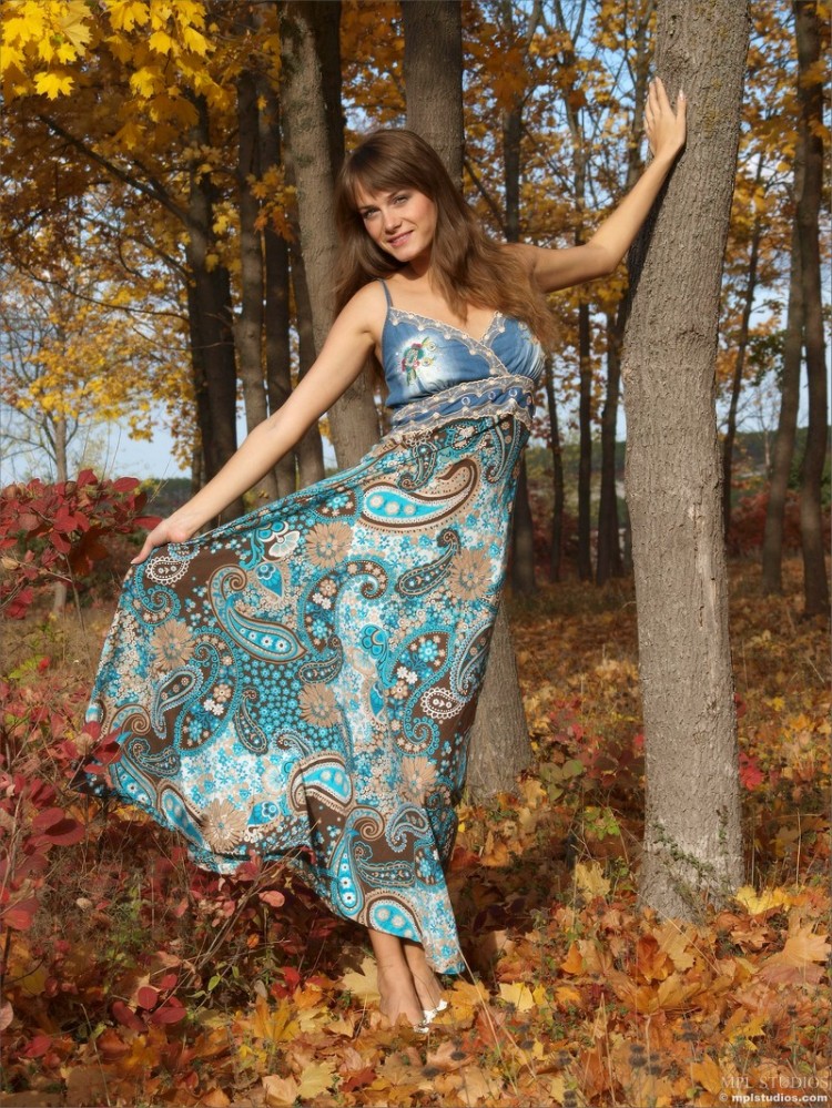 Средь опавших листьев