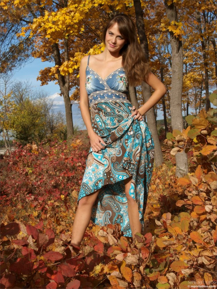 Средь опавших листьев