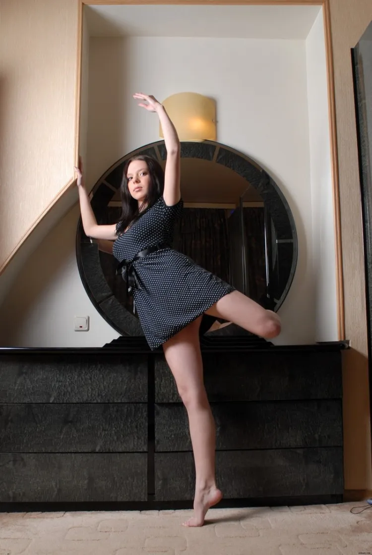 Фотосессия Выкручивается у зеркала