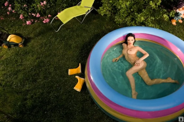 Фотосессия В надувном бассейне