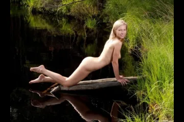 Худышка за городом