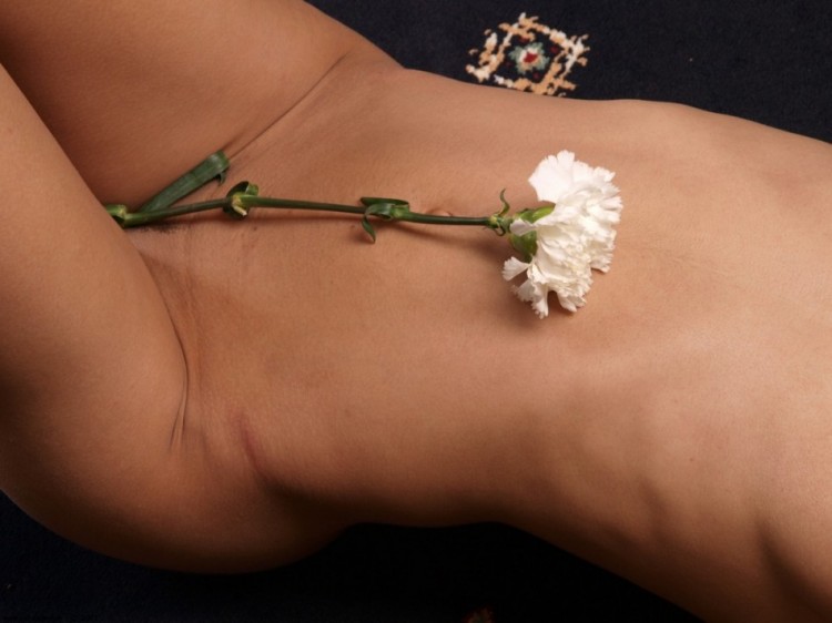 Нежная милашка с маленькой грудью