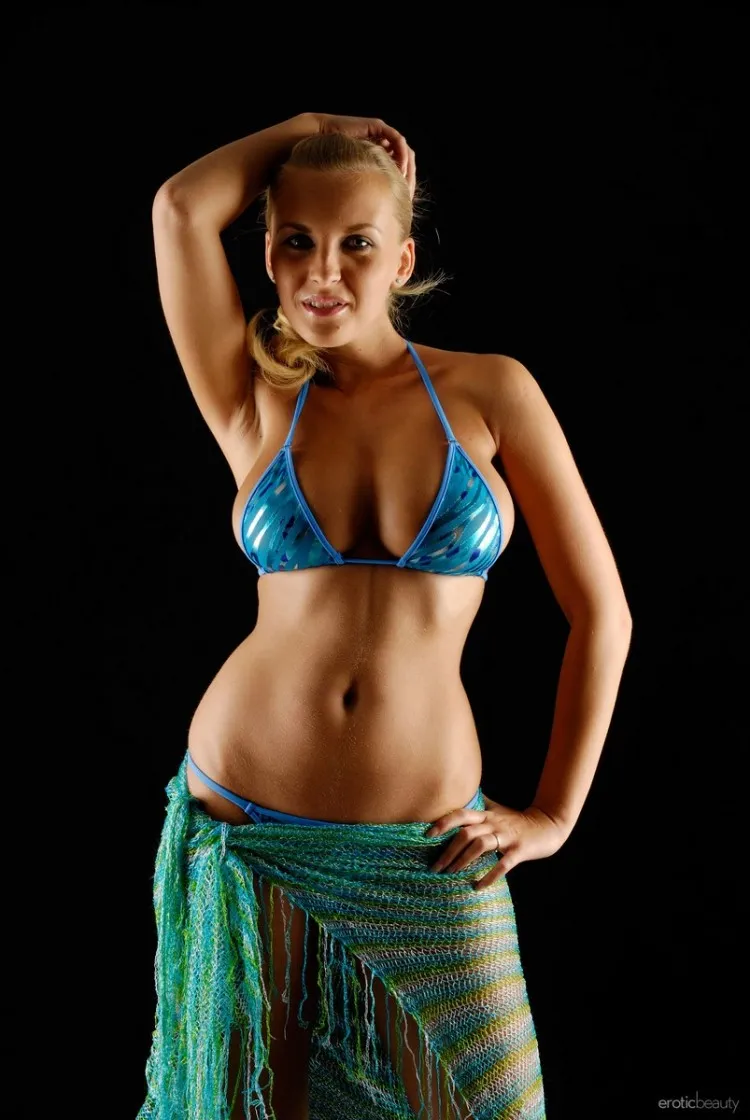 Фотосессия Грудастая потаскушка