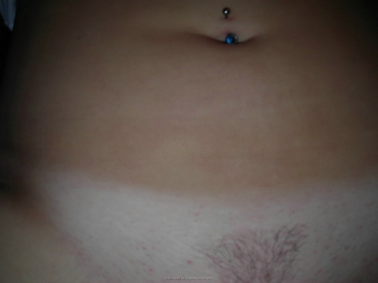 Фоткает сама себя