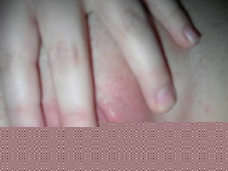 Фоткает сама себя