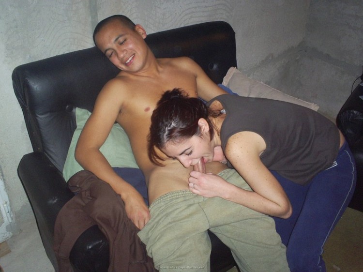 Немного эротики и порно от худенькой девицы