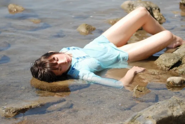 Фотосессия Девочка купается