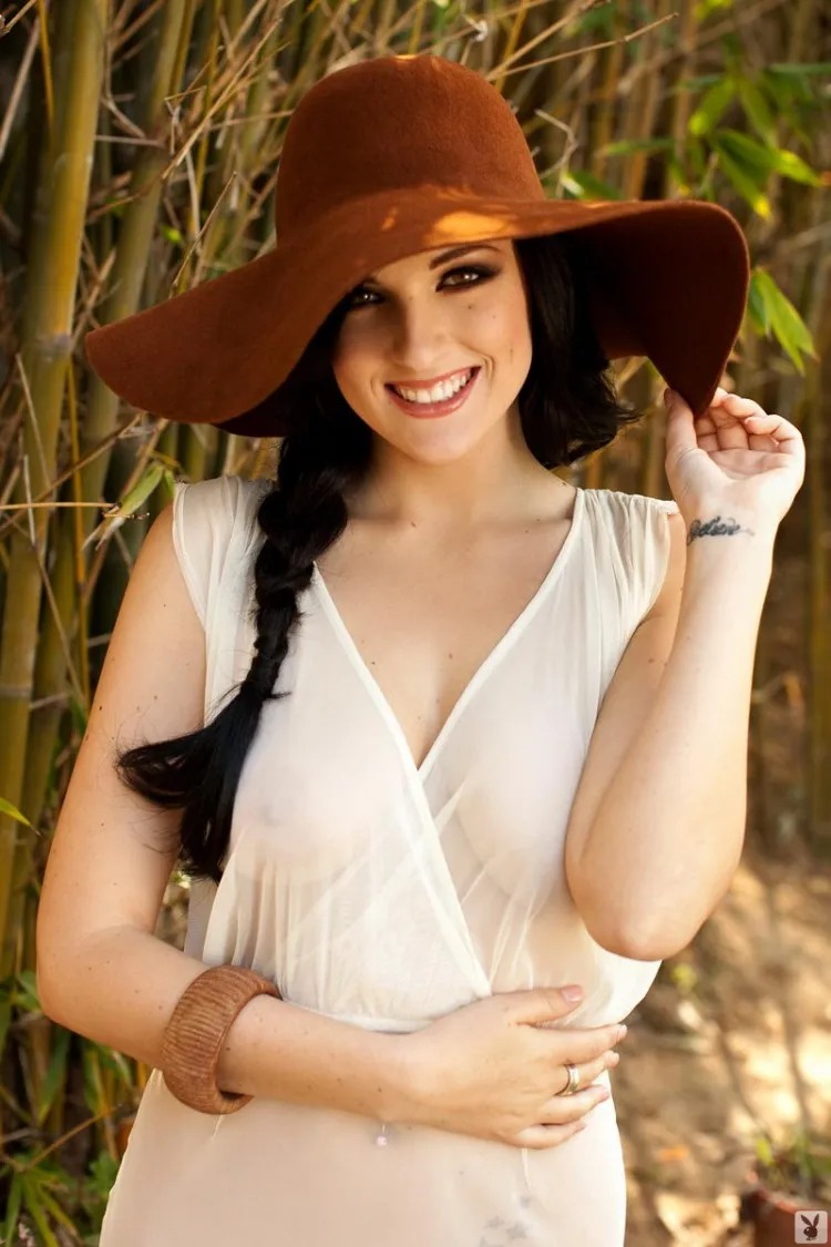 Фотосессия Сексуальная брюнетка