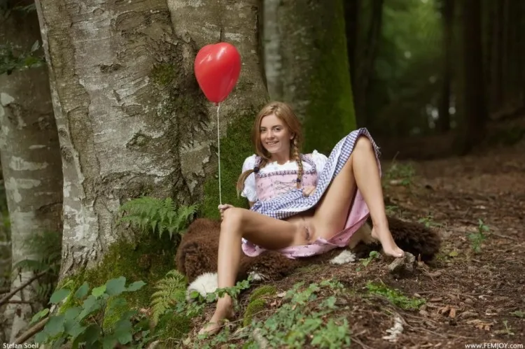 Фотосессия Девушка с косичками в лесу