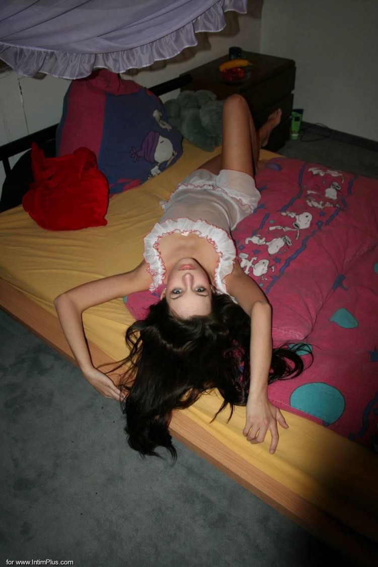 Любительские фото брюнетки