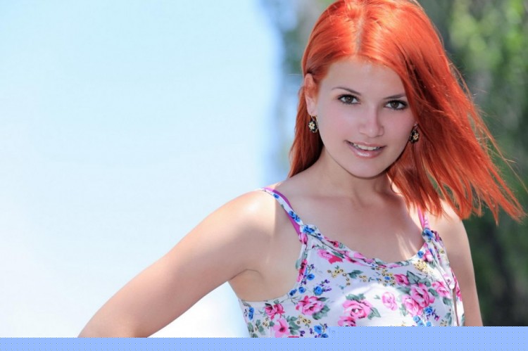 Огненно рыжая шлюшка