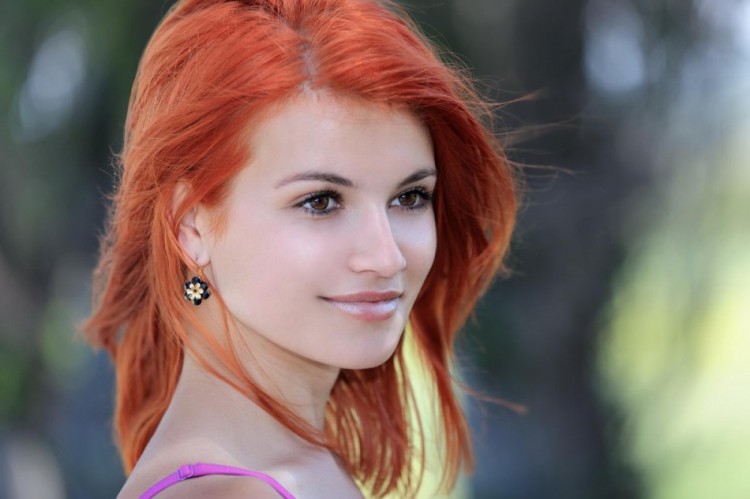 Огненно рыжая шлюшка