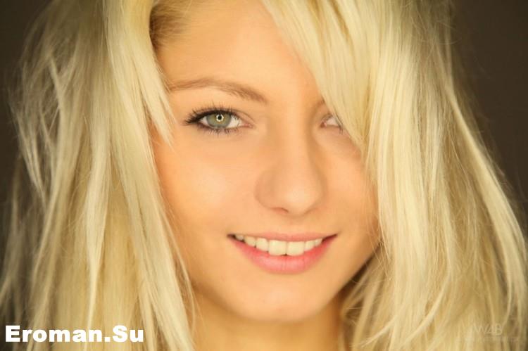 Хрупкая девушка