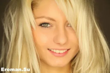 Хрупкая девушка