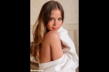 Молодая голышом