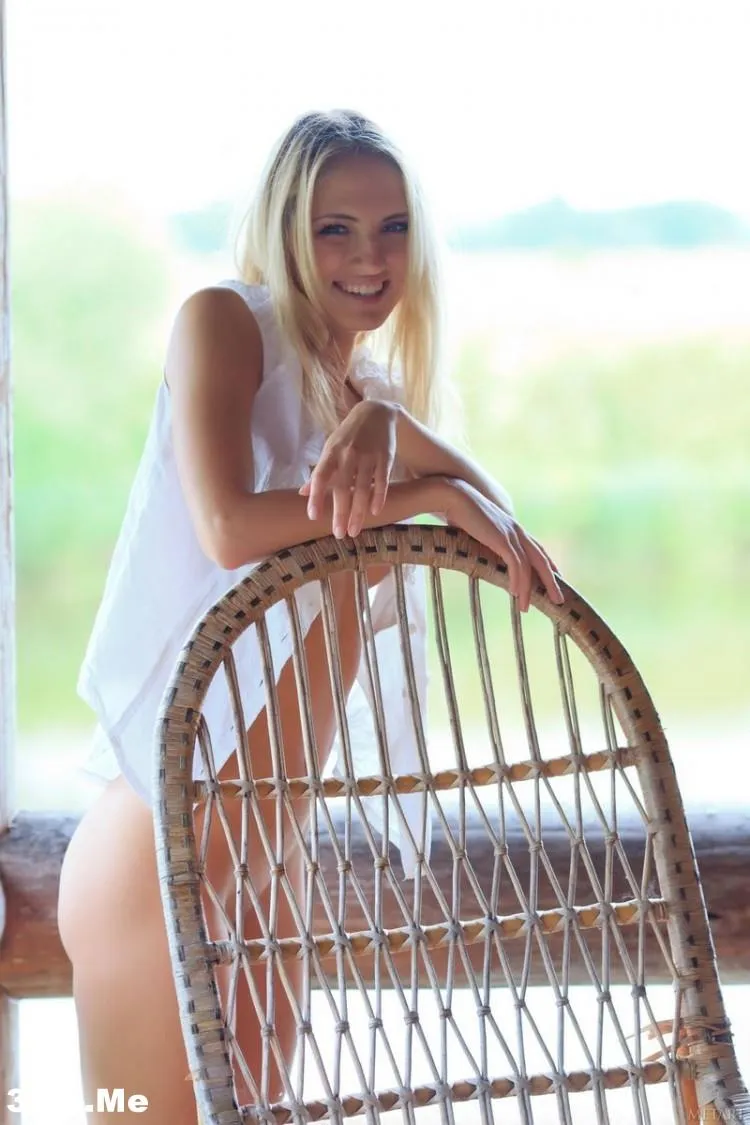 Фотосессия Эротика на веранде загородного дома