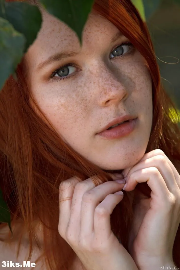 Фотосессия Рыжая малышка у реки