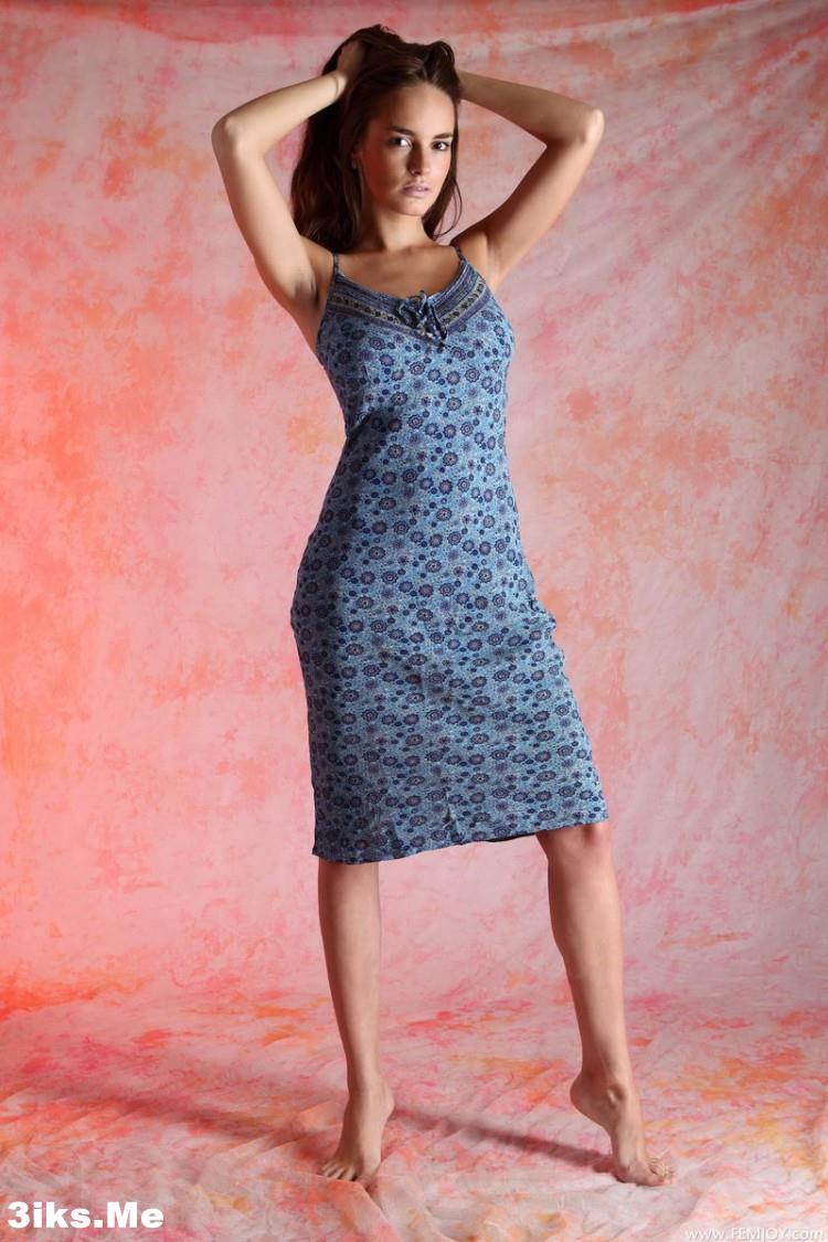 Шикарная тёлка с большими сиськами