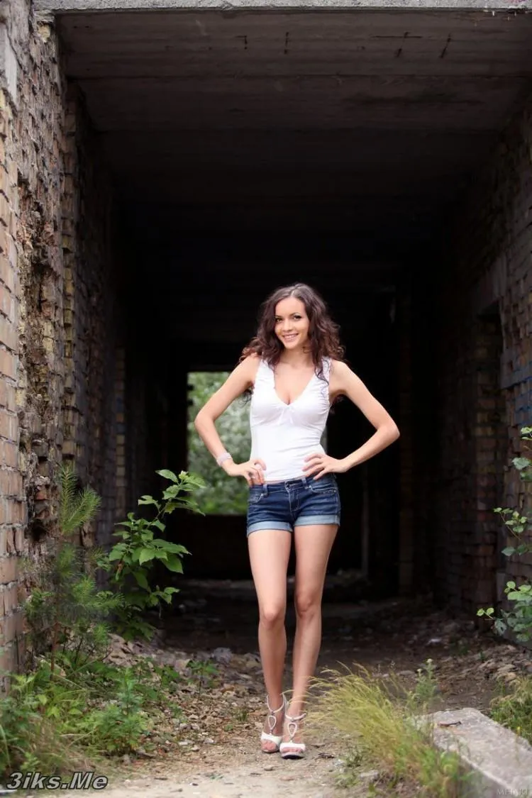 Фотосессия Красавица в коротких шортиках
