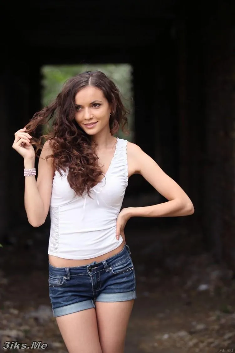 Фотосессия Красавица в коротких шортиках