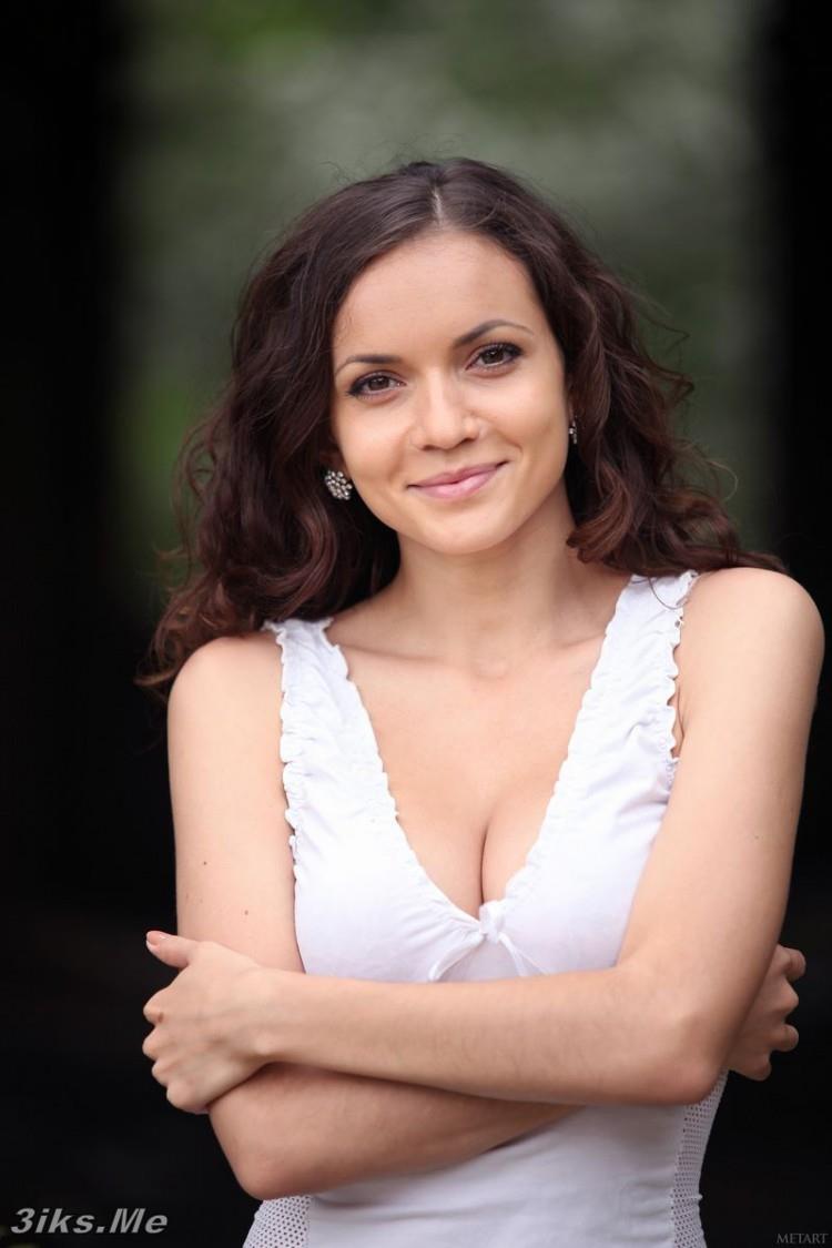 Красавица в коротких шортиках