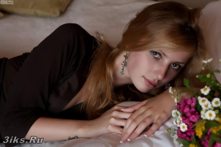 Чувственная девушка в чулочках