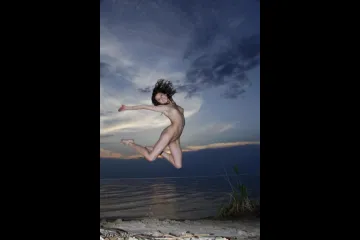 На закате у реки