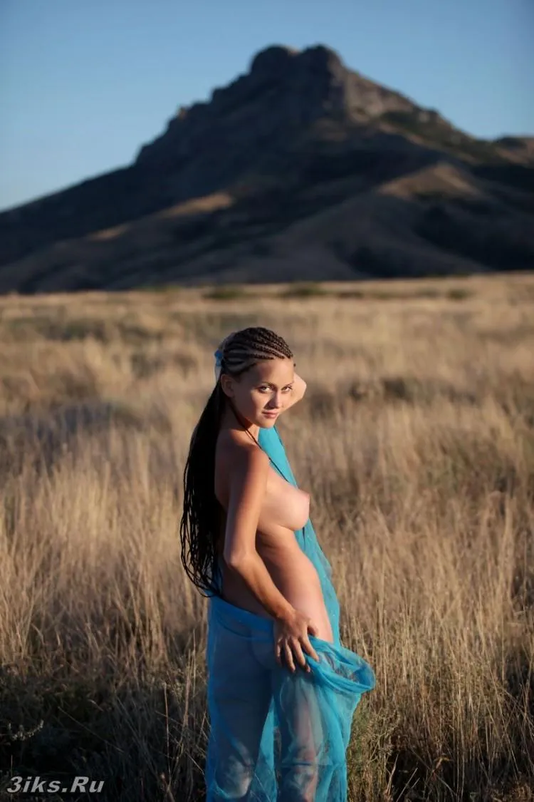 Фотосессия Грудастая за городом