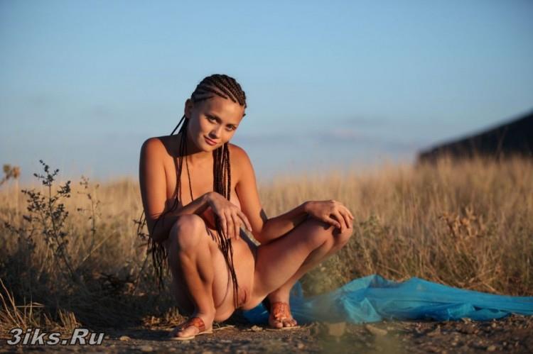 Грудастая за городом