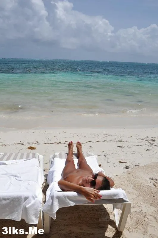 Фотосессия Частное с отдыха от грудастой брюнетки