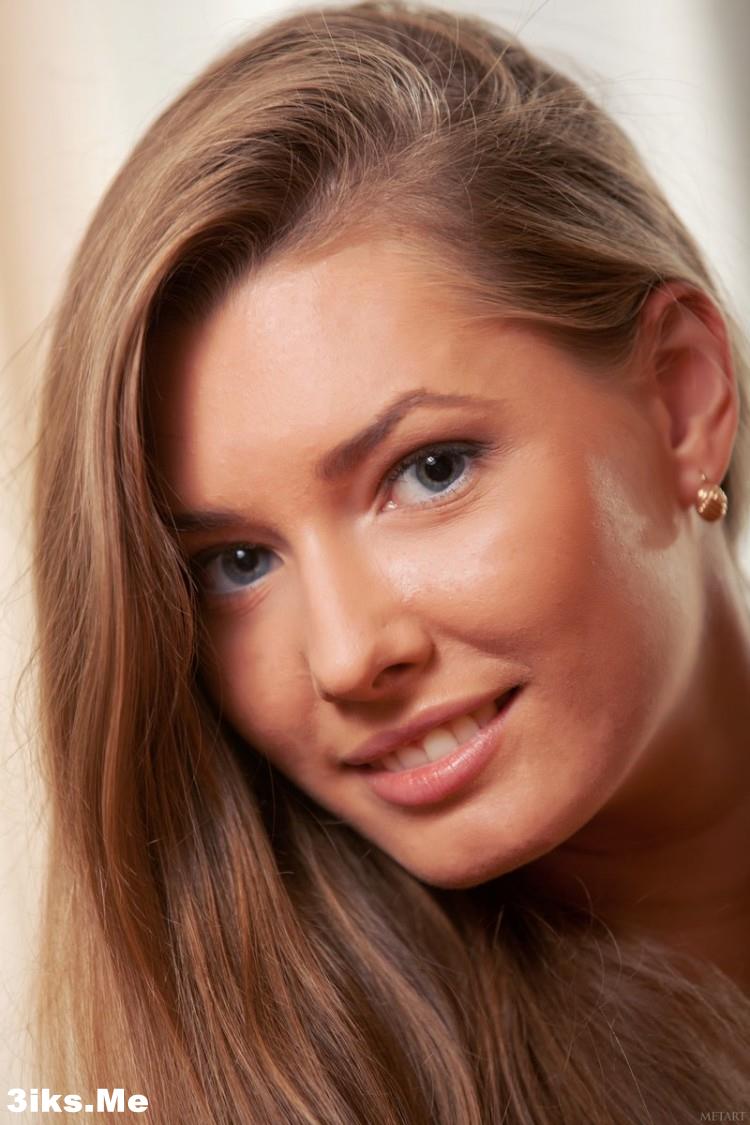 Улыбчивая красавица