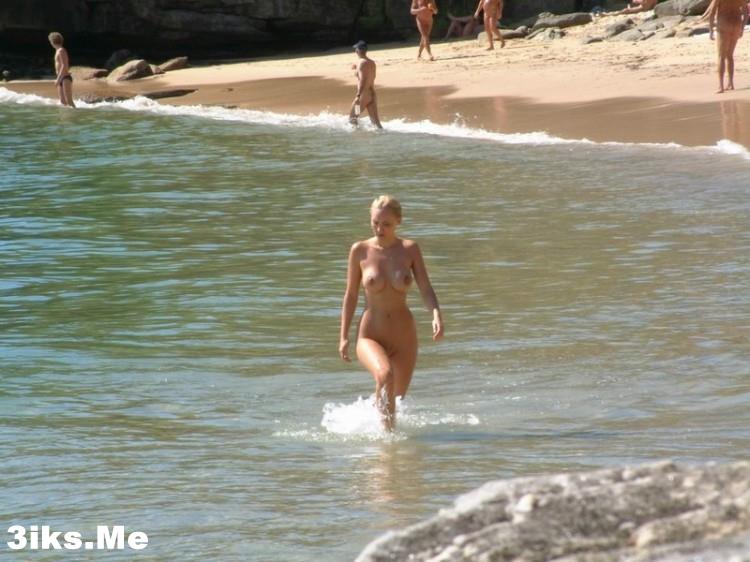 Частные фотографии блондинки с отдыха
