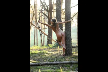 Фотосессия Амазонка в лесу