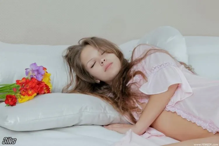 Фотосессия Голенькая красотка с зелёными глазами