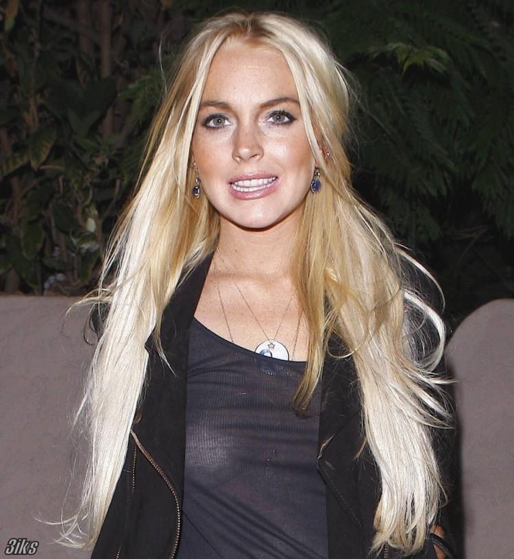 Линдси Лохан в одежде и без