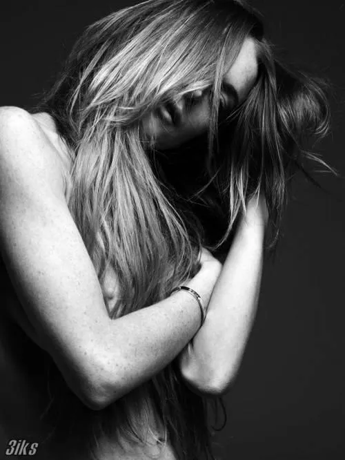 Фотосессия Линдси Лохан в одежде и без