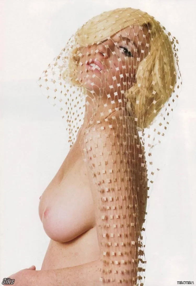 Фотосессия Линдси Лохан в одежде и без