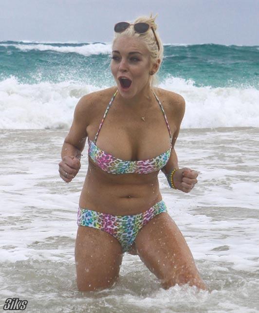 Линдси Лохан в одежде и без