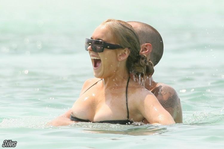 Линдси Лохан в одежде и без