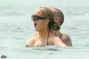 Линдси Лохан в одежде и без