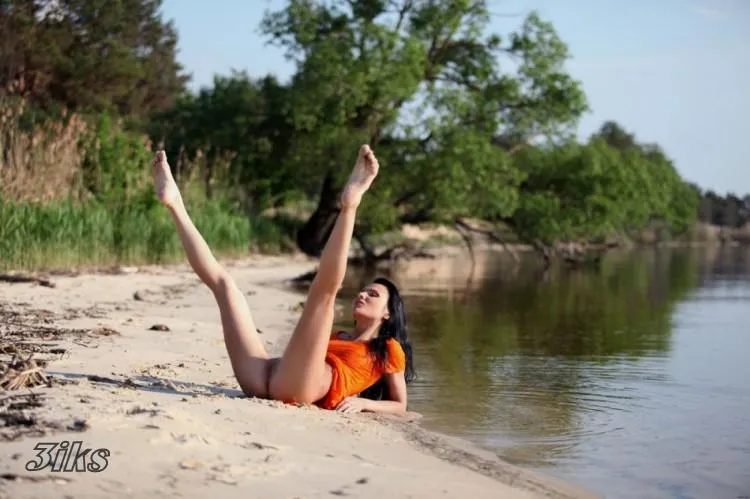 Фотосессия Брюнетка за городом