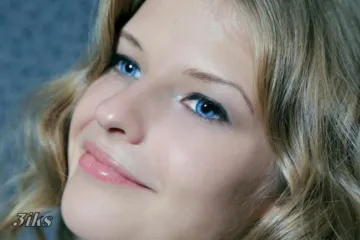 Стройная блондинка